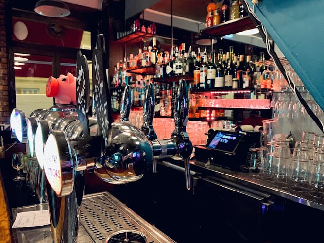 Au Bon Endroit Bar