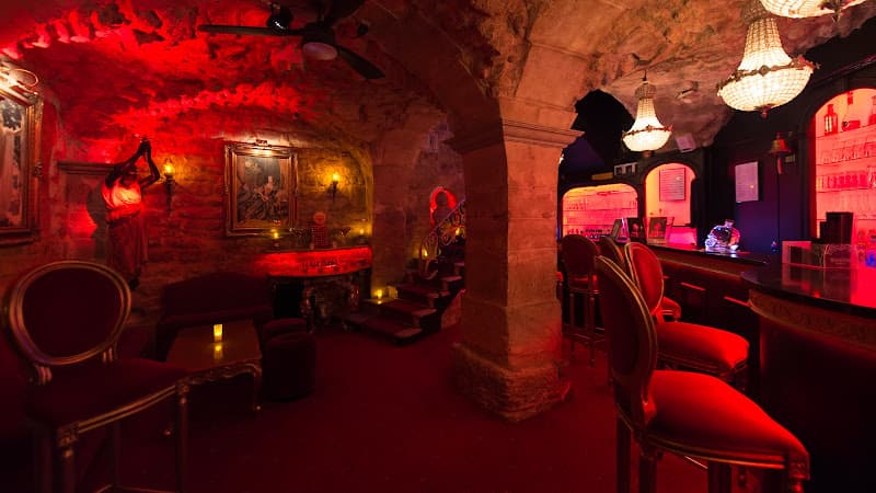 Taken-Club